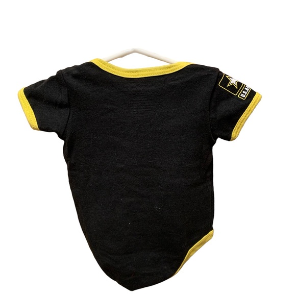NWOT, never worn, ARMY onesie, 0-3 month - Picture 2 of 5